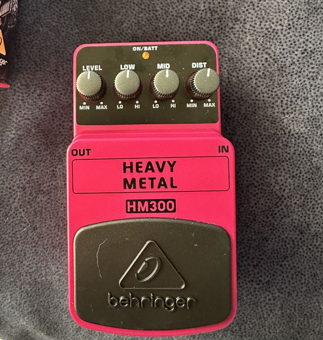 Behringer HM300 “heavy metal”