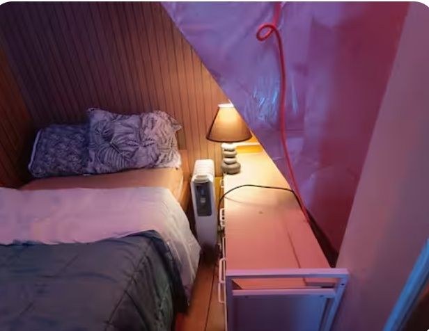 Quarto Privado com TV 55", HD Streaming, WiFi e Contrato