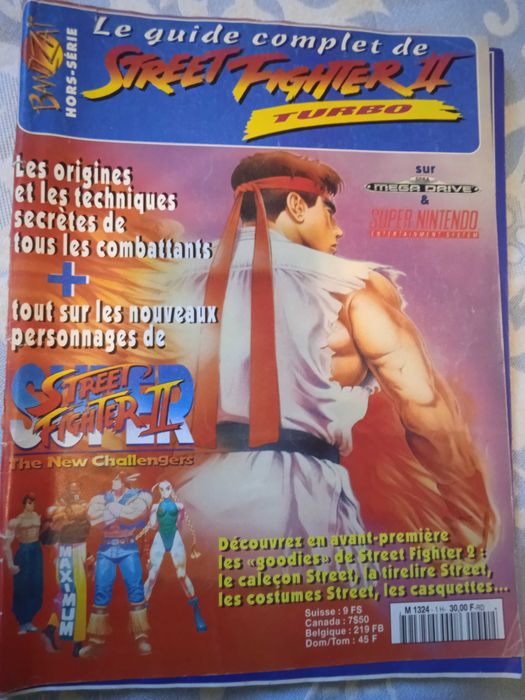 Vendo duas revistas/guia do videojogo Street Fighter  2