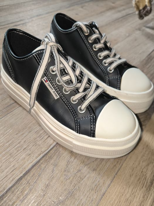 Оригінал.Tommy jeans  Жіночі шкіряні кеди , кросівки