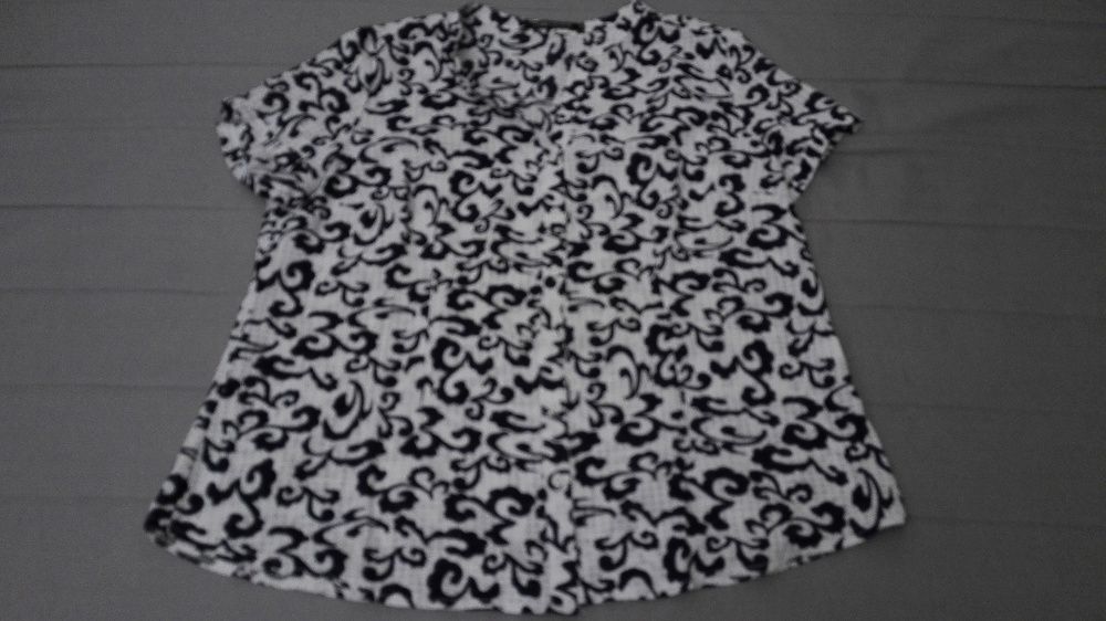 Blusas, túnicas e vestidos de marca