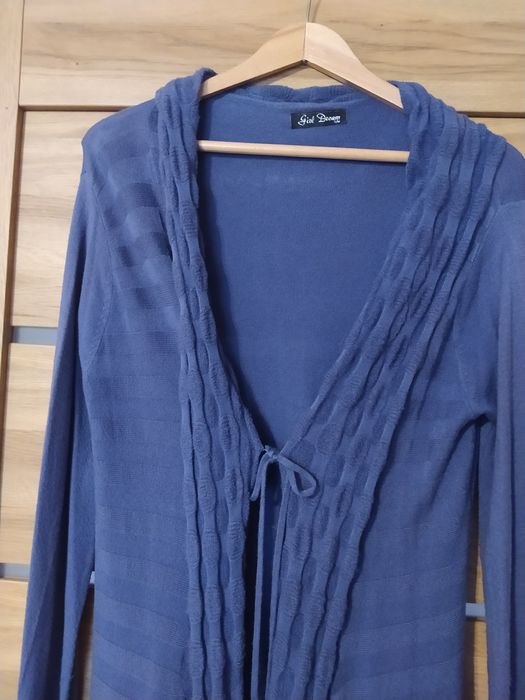 Asymetryczny sweterek narzutka