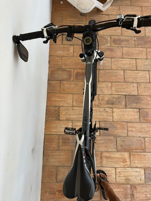 Bicicleta Cube Acid 27.5” com suspensão RockShox