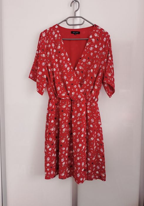 Sukienka czerwona kopertowa w kwiaty New Look rozmiar 42 XL