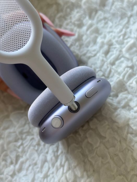 AirPods Max 2 with smart case