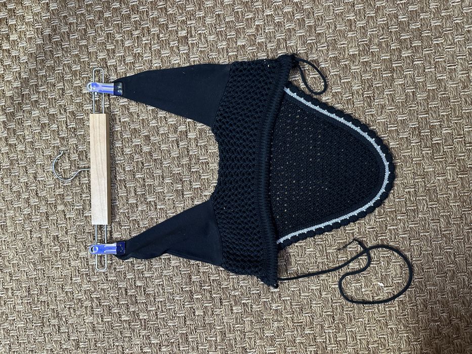 Orelheiras para cavalo pretas com brilhantes prateados