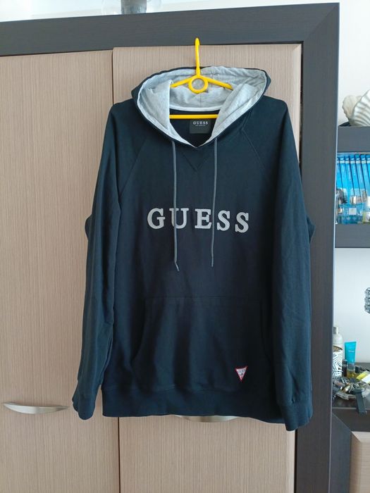 Czarna bluza Guess (rozmiar XL) - haftowane logo, stan bardzo dobry