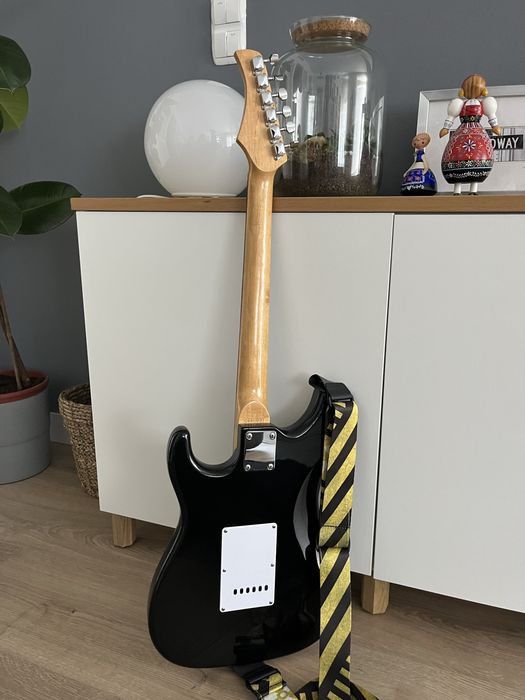 Guitarra eletrica custom-made + Estojo + Amplificador