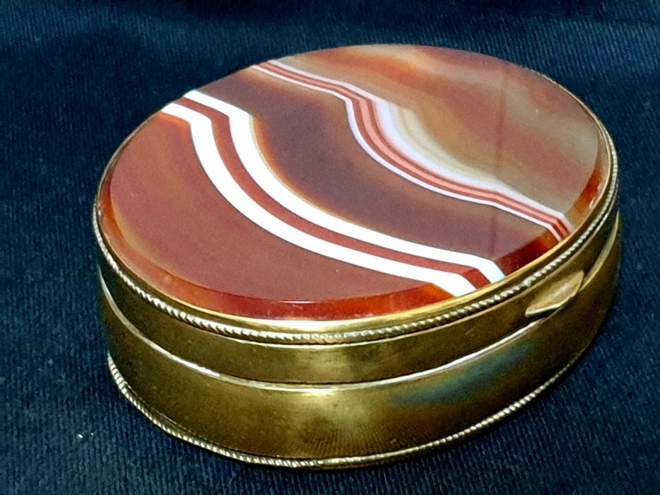 Maravilhosa antiga caixa de rapé francesa com pedra Ágata