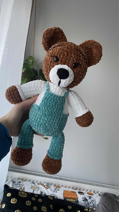 Miś na szydełku - zielone spodenki Handmade