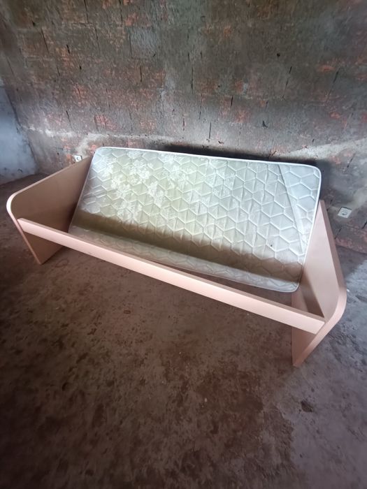 Cama solteiro com gavetas