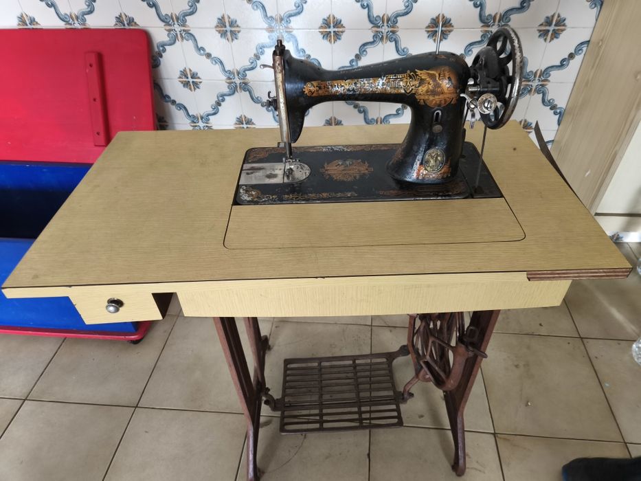 Máquina de costura singer