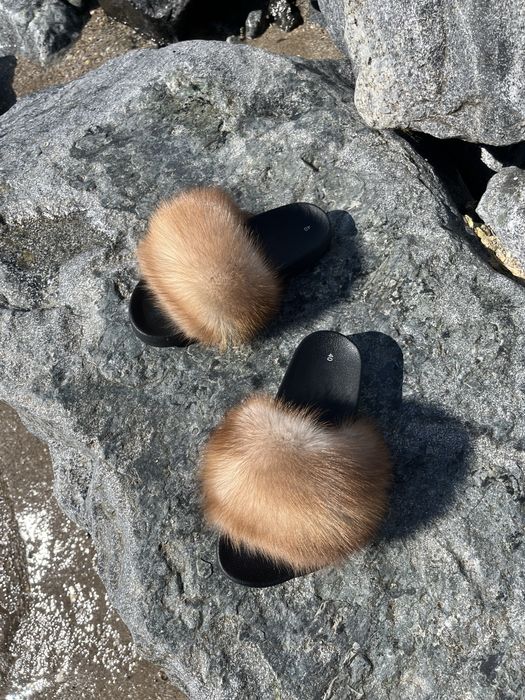 Шлепки тапки с мехом куница /соболь (не норка)