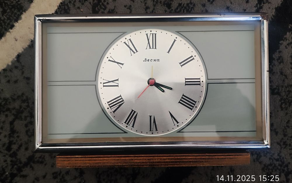 Годинник настільний,настінний