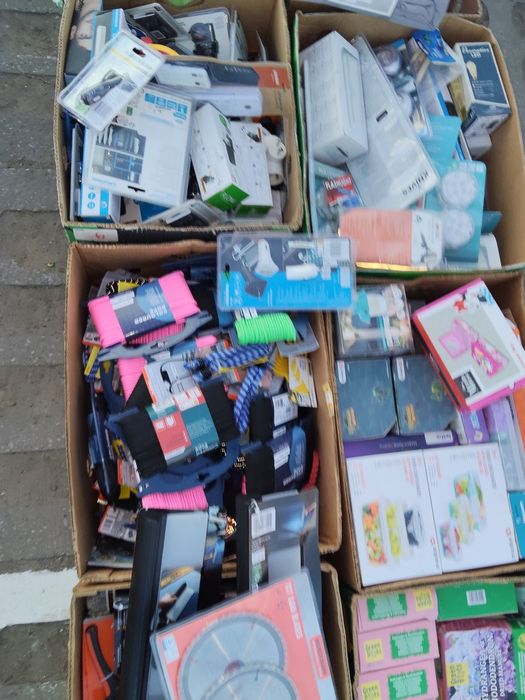 Dom gadżety zabawki szkoła klasa A karton mix bananowiec