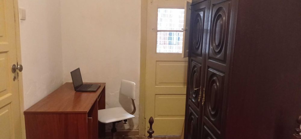 Aluga-se quarto em zona tranquila