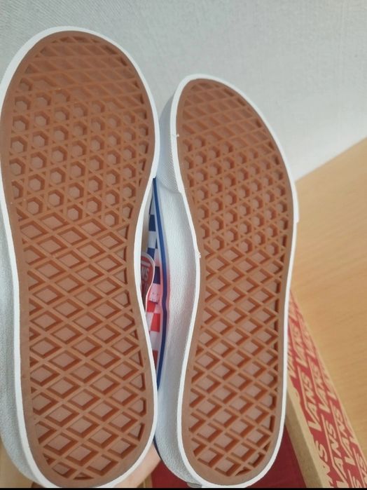 Vans Authentic tamanho 35. Novos  nunca usados, com etiqueta.