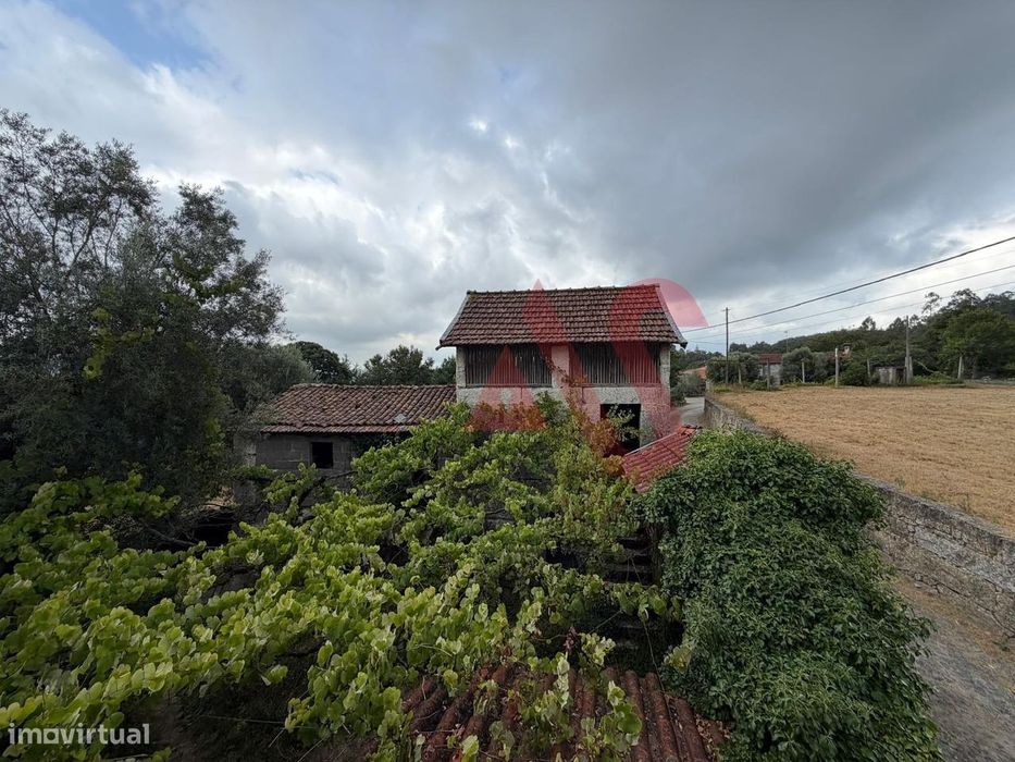 Moradia para Restauro com Terreno de 340 m² | Estorãos, Fafe