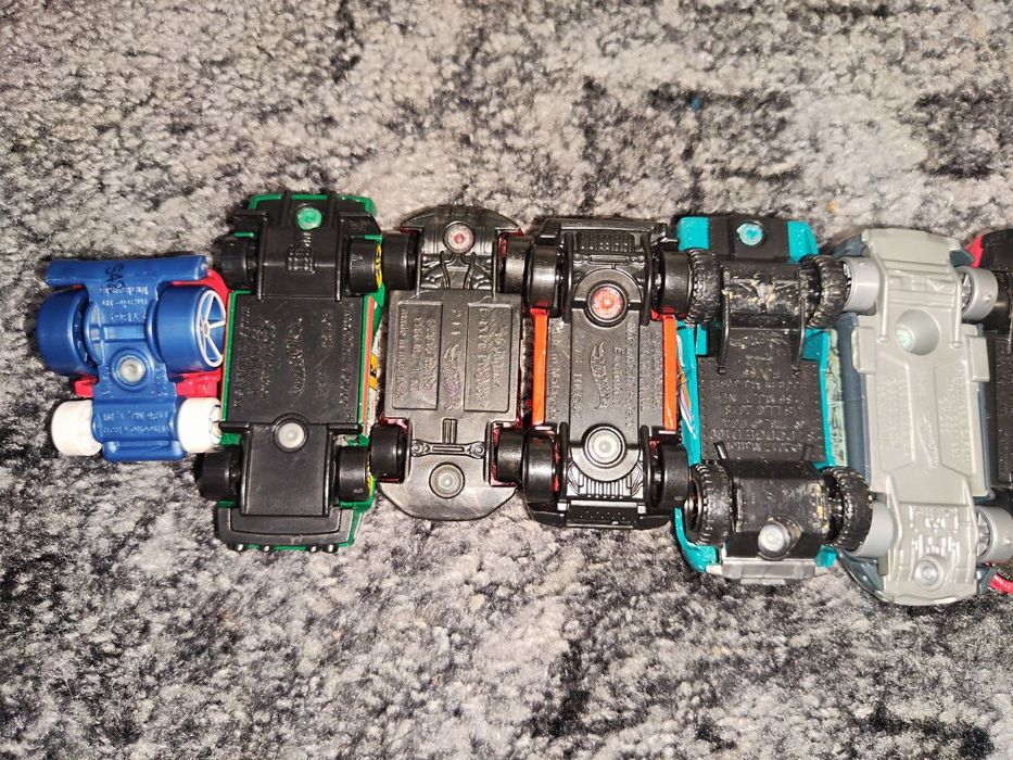 Продам набор машинок коллекционные и хотвилс!