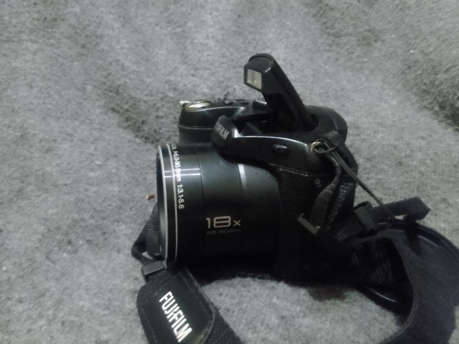 Продам фотокамеру фуджіфільм модель на фото деталі пишіть в приват.