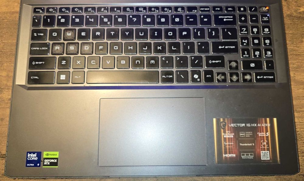 Laptop MSI Vector 16 HX Intel Core Ultra 9 RTX 5080 64 gb ram 4 tb nvme