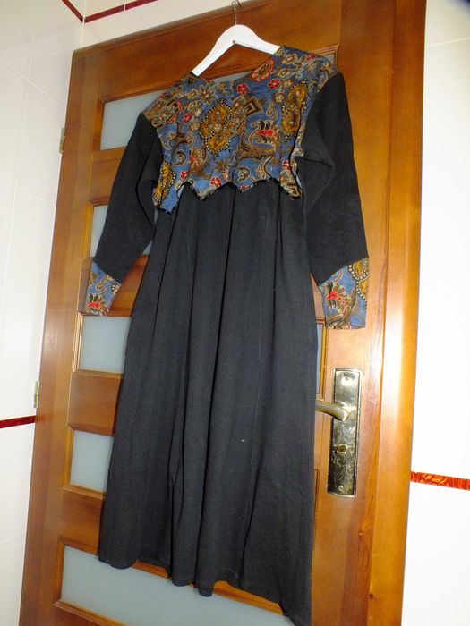 Sukienka czarna z wzorem