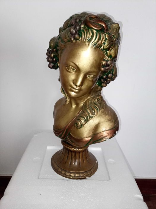 Estatueta Busto filha Deus Baco em gesso dourado c/ patine 42 cm Alt