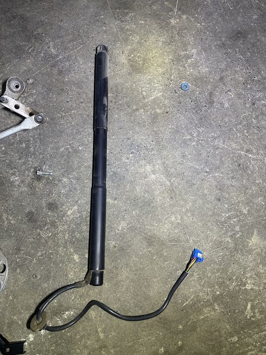 Гідро шток багажника гл166 привід багажника мерседес gl166