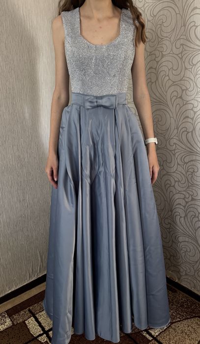 Вечірня сукня на випускний