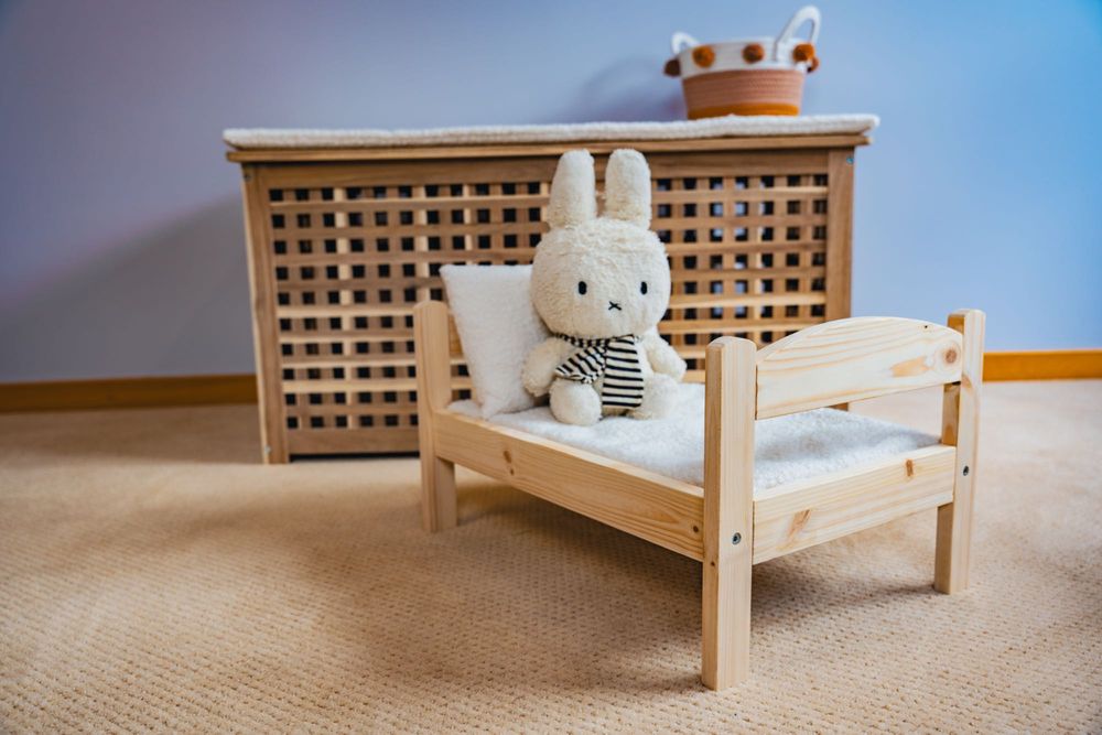 Cama de madeira para bonecas ou animais / Wooden bed for pets or dolls