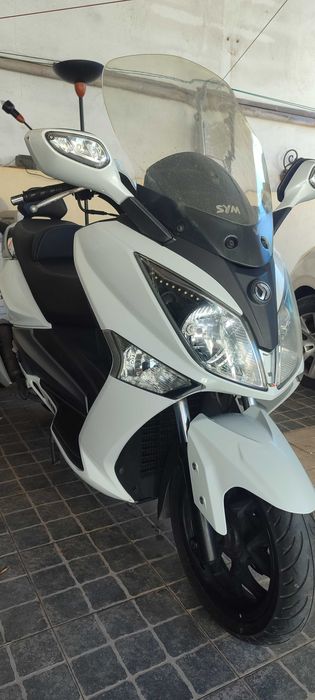 Maxi scooter SYM GTS 125 i