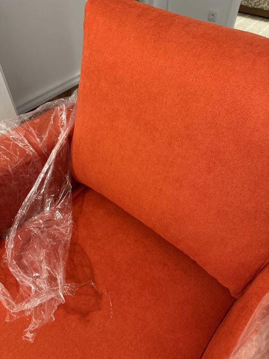 Poltrona cor de laranja, totalmente nova, nuca foi usada