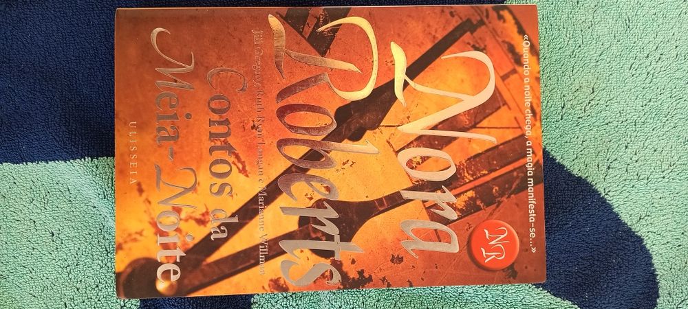 Livros usados com marcas de uso