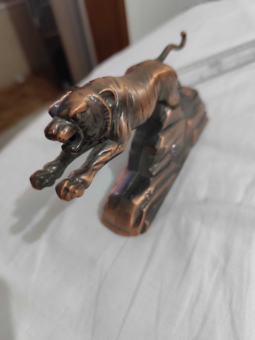 Isqueiro de metal com tigre de Bengala 17 centímetros