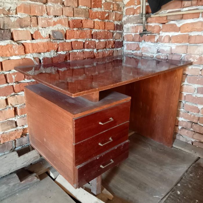 Стіл письмовий класичний