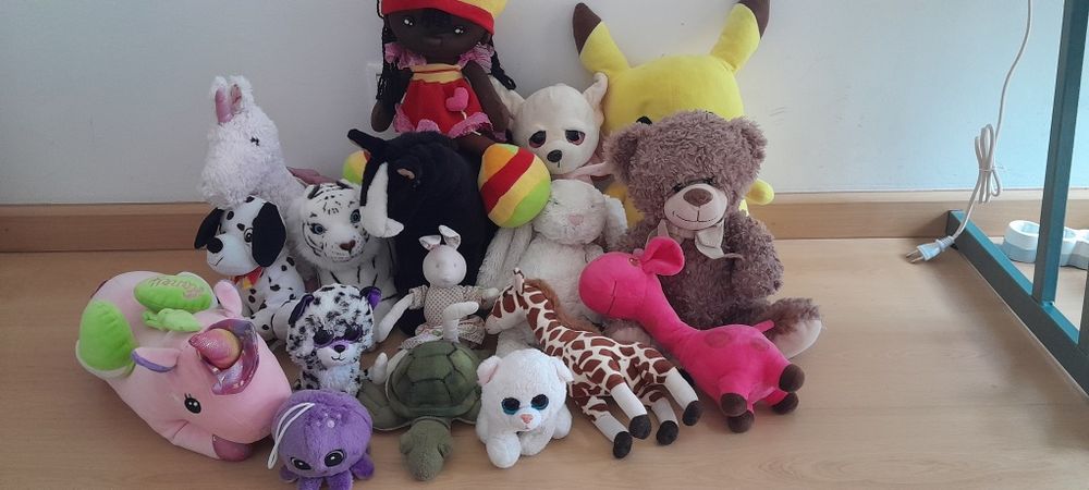 Lote de peluches variados – saco cheio