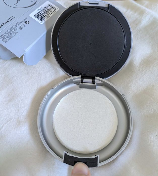 MAC Studio Fix Tech Cream to Powder Foundation (NC10) Pele muito clara