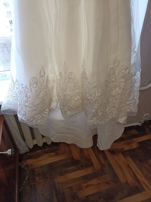 Б/в весільна сукня