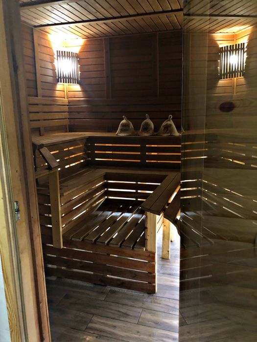 Великий будинок, лазня , басейн.