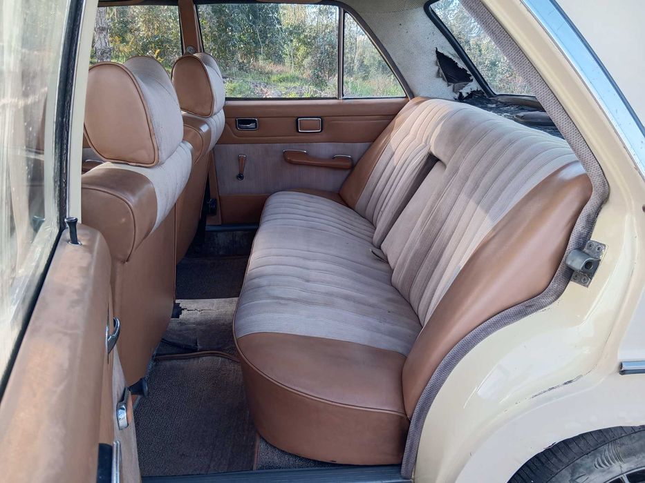 Mercedes W115 220D 1975