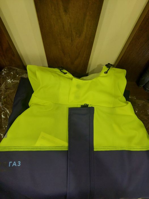 Захисний плащ дуже якісний