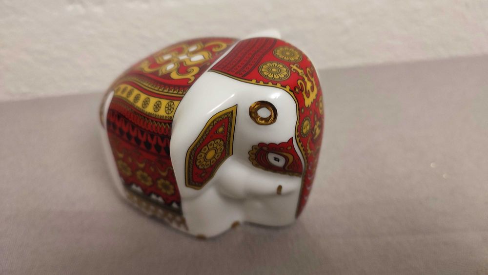 Słonik na sypką herbatę , wewnątrz herbata