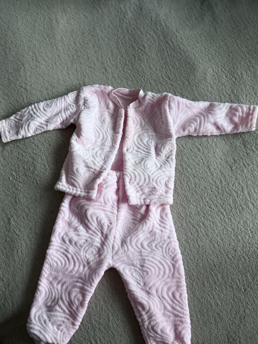 На маленьку принцессу гарненький костюмчик р 68