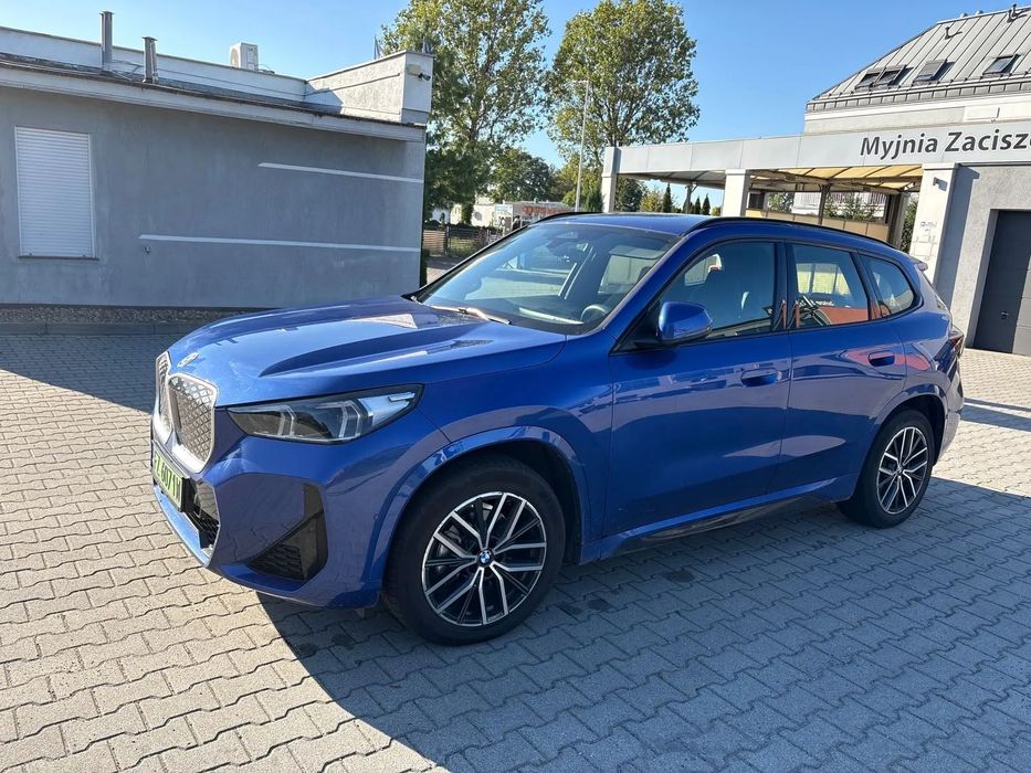BMW iX1