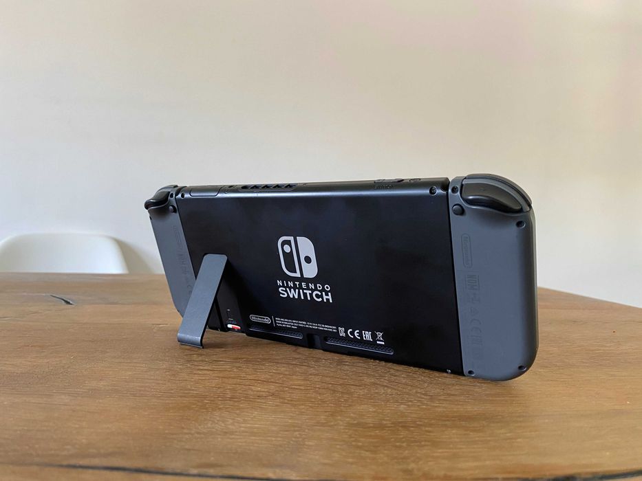 Nintendo Switch (LCD 2019) + 3 jogos + acessórios + caixa