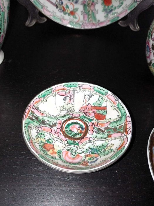 Conjunto de peças de porcelana oriental