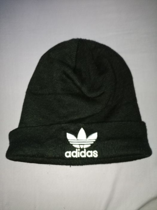 Czarna czapka zimowa adidas