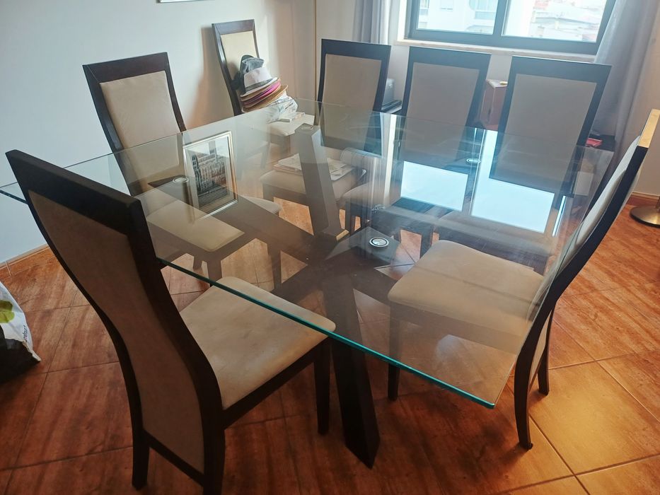 Mesa de jantar com 8 cadeiras