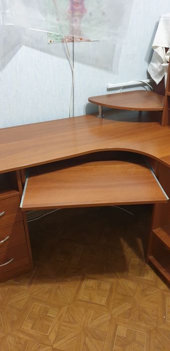 Продам компьютерный стол