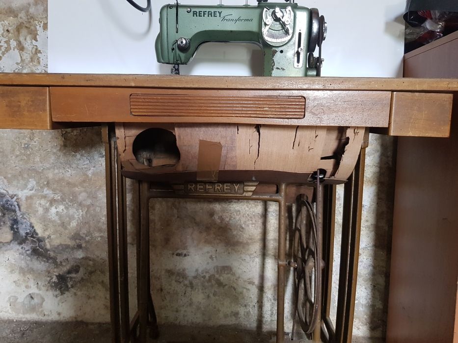 Máquina Antiga de  costura Refrey transforma